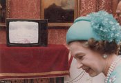 II. Erzsébetet valaki megzavarta tévézés közben