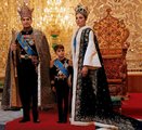 A császári pár a trónörökös Rezával (kép forrása: margaridasantoslopes.com)