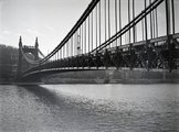 1930, Erzsébet híd a pesti alsó rakpartról nézve