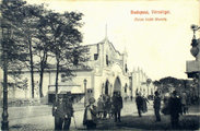 A vurstli főutcája a látványos homlokzatú mulató bódékkal (képeslap 1900 körül) 