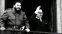 Salvador Allende Fidel Castróval annak 1971-es chilei látogatásán (kép forrása: telesurenglish.net)