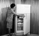 Amerikai hűtőszekrény a század dereka táján (kép forrása: Vintage Everyday)