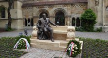 Halálának 90. évfordulóján, 2017 májusában avatták fel másodszor Darányi Ignác egykori földművelésügyi miniszter szobrát  a Magyar Mezőgazdasági Múzeum udvarán (wikipédia / B jonas)
