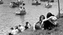 Csónakázó fiatalokkal telt meg a városligeti tó (Friedmann Endre, MTI-fotó, 1977. május 1.)