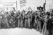 A forradalom oldalára állt katonák 1917 márciusában (kép forrása: rbth.com)