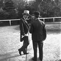 1937, Káposztásmegyeri lóversenypálya, jártató. Herceg Festetics György és Issekutz Gyula tréner