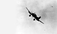Japán Aicsi D3A „Val” zuhanóbombázó a támadás alatt (kép forrása: boston.com / U.S. Navy)