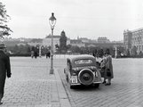1936, Maria Theresien Platz a Hofburg kapuja felől nézve
