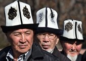 Ak-kalpakot viselő kirgiz férfiak (kép forrása: news.yahoo.com)