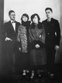 A Joyce család Párizsban, 1924. (b-j: James, Nora, Lucia és George)