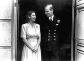 Erzsébet és Fülöp herceg eljegyzésük bejelentésének napján 1947-ben