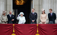 A kibővült királyi család 2012-ben, a királynő trónra lépésének gyémántjubileumára rendezett ünnepségek alatt 