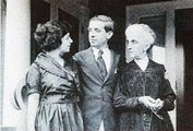 Ponzi feleségével (b) és édesanyjával 1920-ban (kép forrása: wgbh.com)