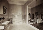 Az 1896-ban épült nagymágocsi Károlyi-kastélyegyüttes fürdőszobája. A felvétel 1900 körül készült. (Fotó: Fortepan / Budapest Főváros Levéltára)