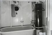 DTRT SZEGED (1936) Duna-tengeri áruszállító csavaros motorhajó tiszti fürdőszobája (Fotó: Magyar Műszaki és Közlekedési Múzeum / Fortepan)
