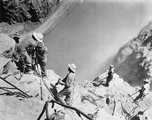 Olykor légkalapáccsal bontották a sziklafalat (1935 körül)