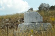 A Lükaión-hegyi Zeusz-oltár (kép forrása: Wikimedia Commons)