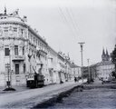 A temesvári Hunyadi út (most Bulevardul 3 August 1919), jobbra a háttérben a Millenniumi templom tornya (1904)