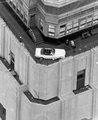 1966-os Ford Mustang az Empire State Building kiállítóteraszán 1965 őszén. A Ford (és eladásai) a fellegekben járt.