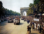 De Gaulle franciái visszatérnek Párizsba
