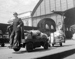 Vasúti munkások a Keleti pályaudvaron (1957)