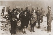 SS-csapatok zsidó személyeket vesznek őrizetbe Varsóban