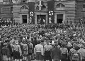 Német fiúk ünnepélyes felvétele a Deutsches Jungvolkba, Berlinben. Az Einsatzgruppék tagjainak jelentős része a Hitlerjugend soraiból nőtt ki.