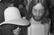 John Lennon és Yoko Ono Amszterdamban, 1969. (kép forrása: Wikimedia Commons)