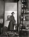 Brit asszony egy Kodak Brownie kamerával (1900)