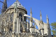A párizsi Notre-Dame székesegyház jellegzetes külső támívei (kép forrása: Wikimedia Commons)