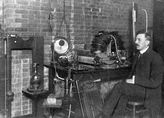 Ernest Rutherford a laboratóriumában (1905) (Wikipedia / Wellcome Images / CC BY 4.0)