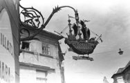 Az Aranyhajó Patika cégére a győri Jedlik Ányos utcában (1958)