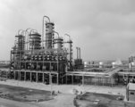 A százhalombattai Dunai Kőolajipari Vállalat atmoszférikus vákuumdesztillációs egysége, ahol szeptember 1-én megkezdik a két hetes próbatermelést (1968 augusztusa)