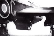 Az ugráló bomba Guy Gibson ezredes Lancasterének aljához rögzítve