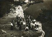 A tamásfalvi kilátó vidám megmászói (1915)
