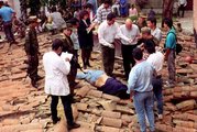 A vég. A háztetőkön át menekülni próbáló Escobart végül a Keresőblokk golyói állították meg Medellín Olivos nevű negyedében 1993. december 2-án.