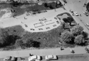 Az Apáczai Csere János utcai játszótér nem volt kimondottan a játéklehetőségek kiapadhatatlan forrása. (1961)