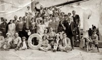 Amerikába induló kivándorlók a United States Lines SS Leviathan óceánjárójának fedélzetén. (1923)