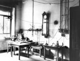Röntgen laborja Würzburgban, 1895-ben