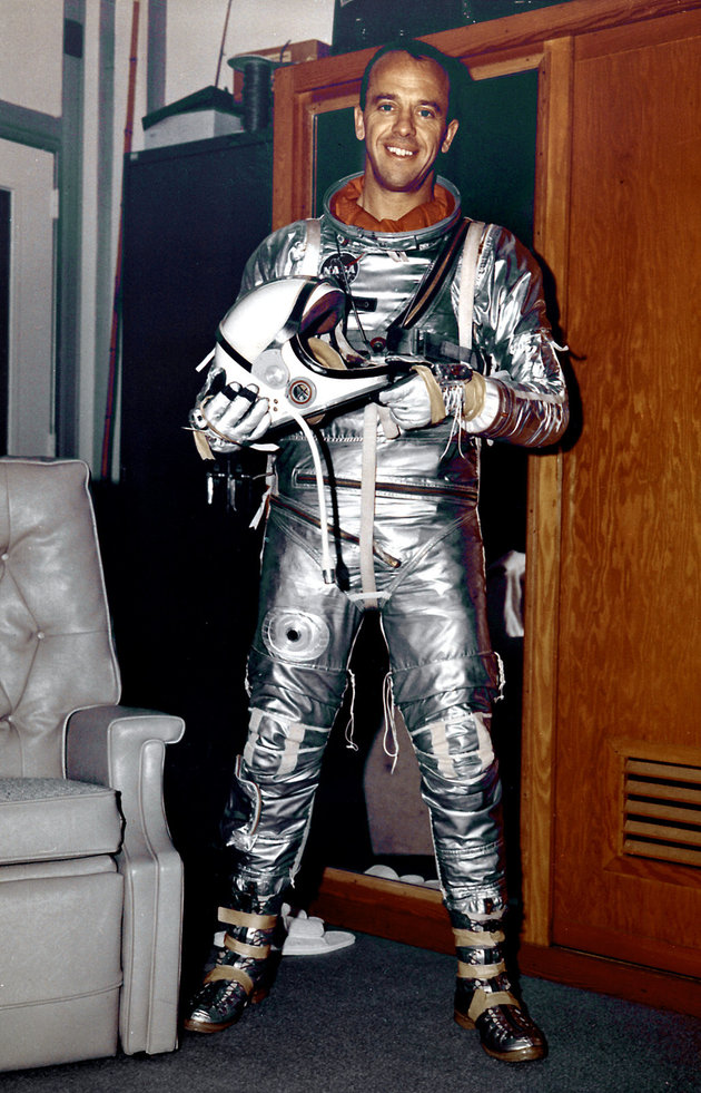 Alan B. Shepard teljes harci díszben történelmi űrugrása előtt 1961-ben. Sokáig úgy tűnt, hogy ez lesz az utolsó útja.