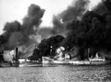 A Bari kikötőjében álló hajókra egy órán át hullottak a bombák