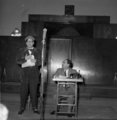 A Magyar Rádió szilveszteri műsorának Romhányi József Rímfaragó című jelenetét Latabár Árpád és Viola Mihály színművészek adják elő, 1958. (Fortepan/Szalay Zoltán)