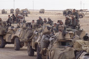 Francia és amerikai csapatok mozognak a kuvaiti-iraki határ mentén