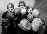 Óriási tojások, 1925.