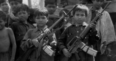 Vörös khmer gyermekkatonák