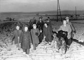 Magyar menekültek a klingenbachi (kelénpataki) határátkelőnél 1956. november 5-én