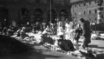 Blaha Lujza tér, matyó kézimunkaárusok kirakodóvására, 1935. (Fortepan/Ted Grauthoff)