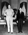 Hirohito és Douglas MacArthur, 1945