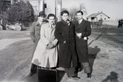 Út közben, középen Kopányi György és Mészöly Miklós írók, 1948. (Fortepan/Hunyady József)