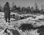 Németek által lelőtt amerikai hadifoglyok (1945. január) <br /><i>John Florea/Steven Kasher Gallery</i>